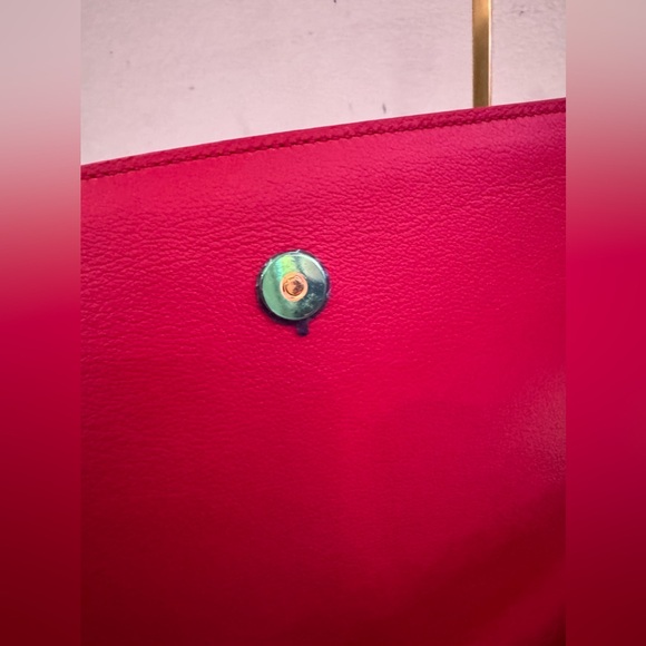 YSL clutch
Saint Laurent
Belle de Jour Clutch Leather Large (like new) - Picture 10 of 13